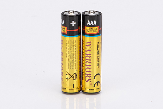 如何处理废旧碱性电池？